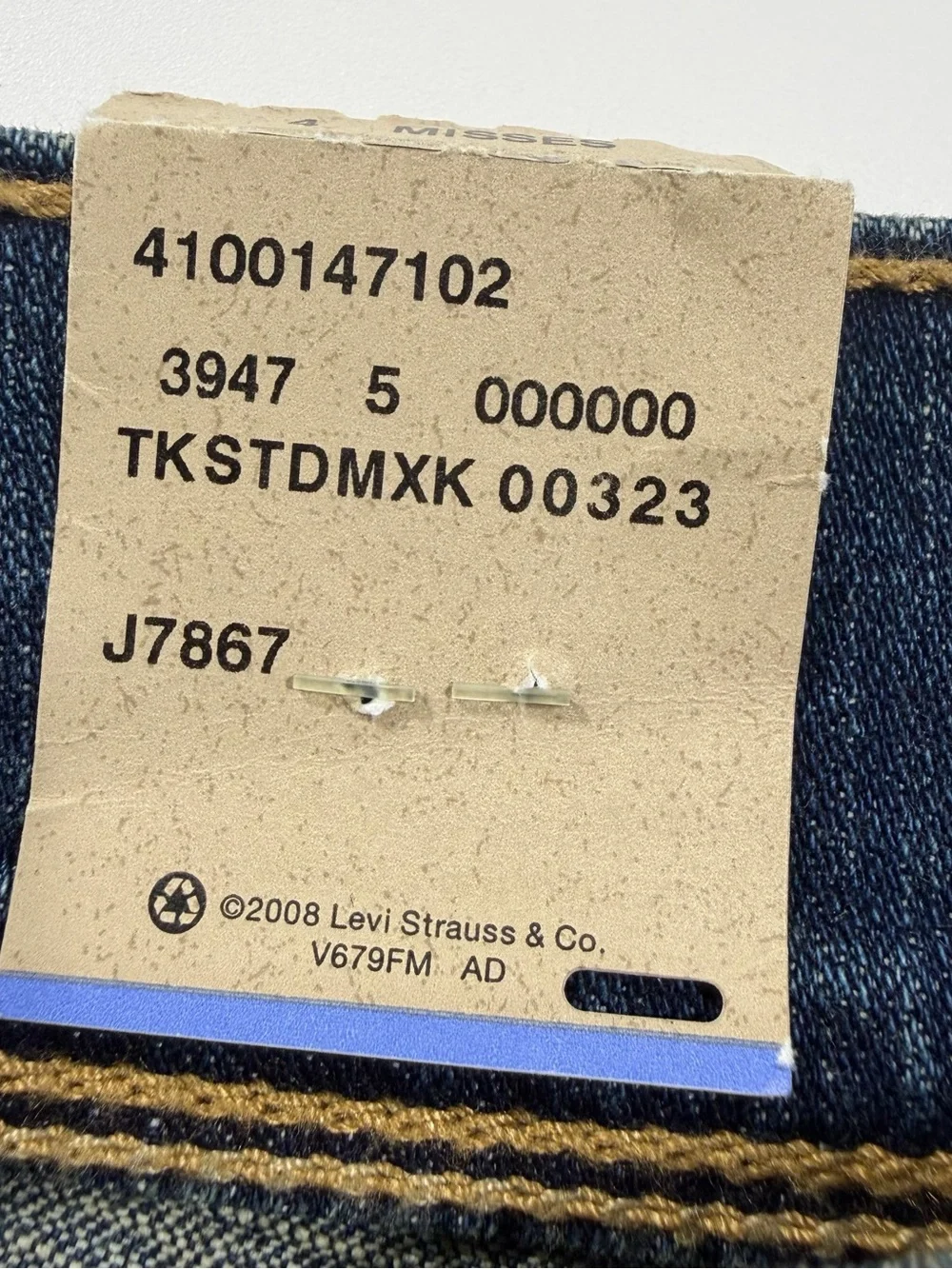 Levis 515 Bermuda Shorts Womens 4 Mid Rise Cuffed Denim Flap Pockets NWT